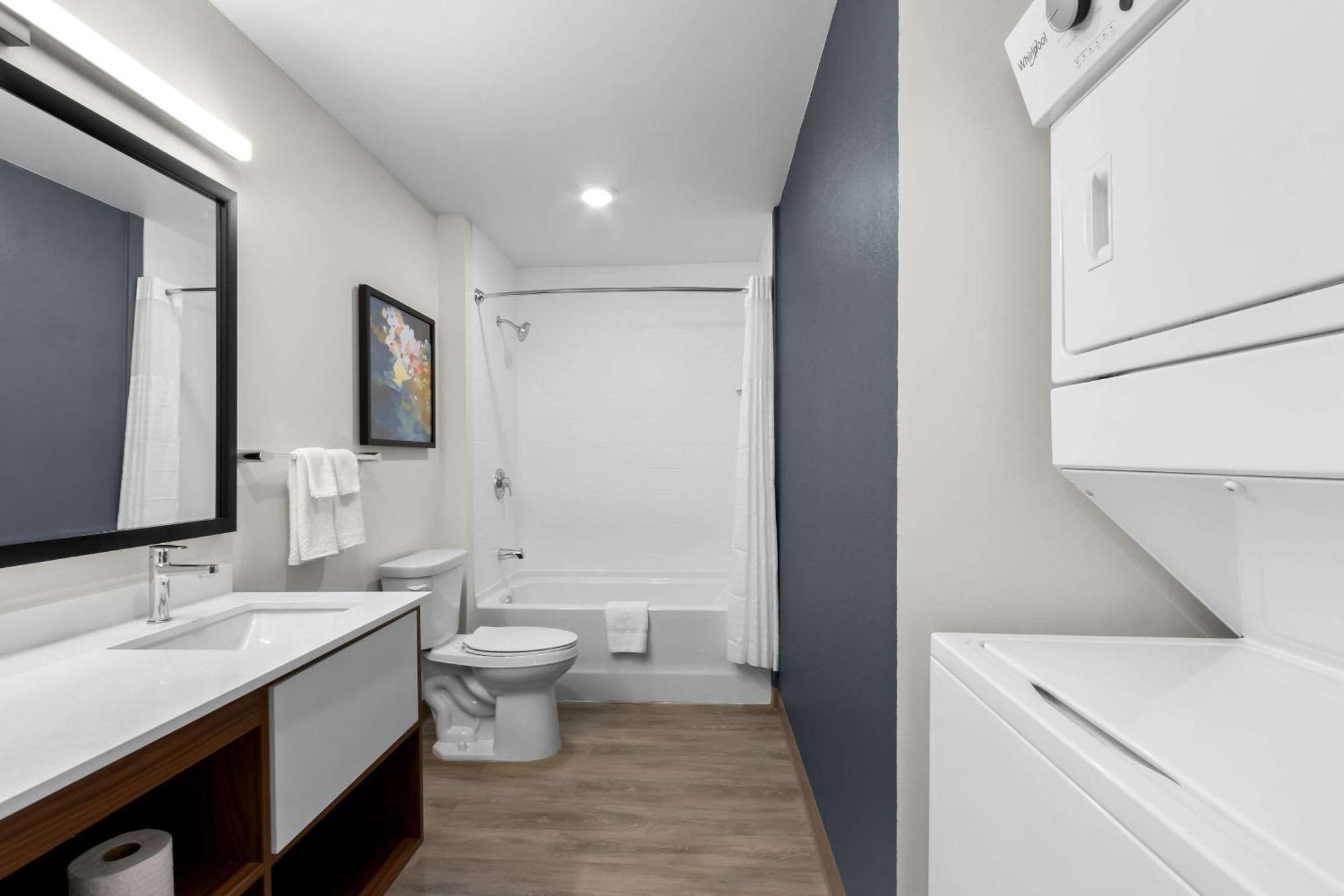 Everhome Suites Glendale Sports Entertainment District Exterior photo