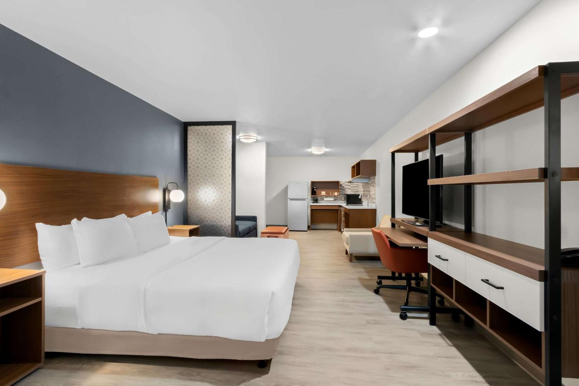 Everhome Suites Glendale Sports Entertainment District Exterior photo
