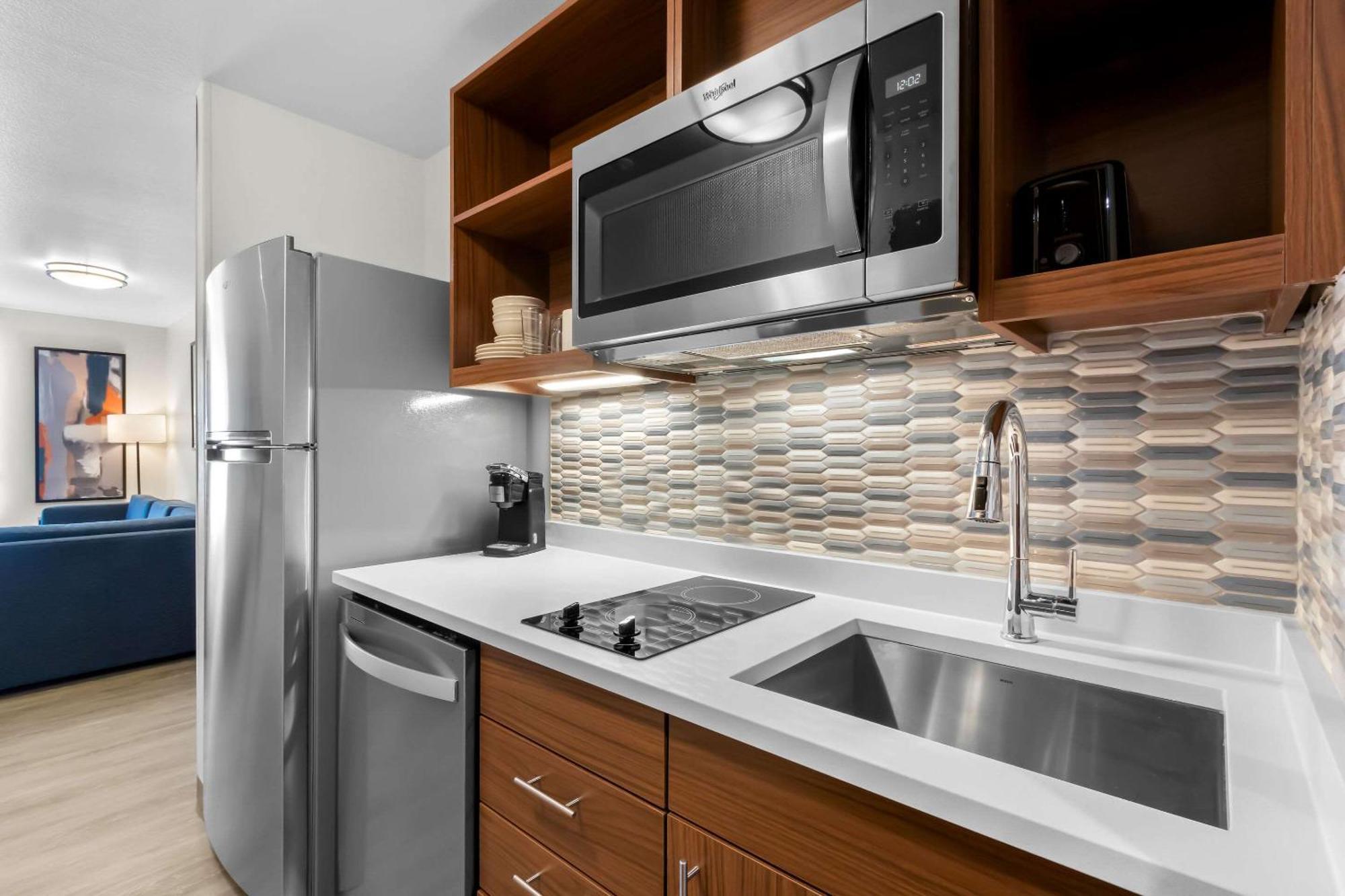 Everhome Suites Glendale Sports Entertainment District Exterior photo