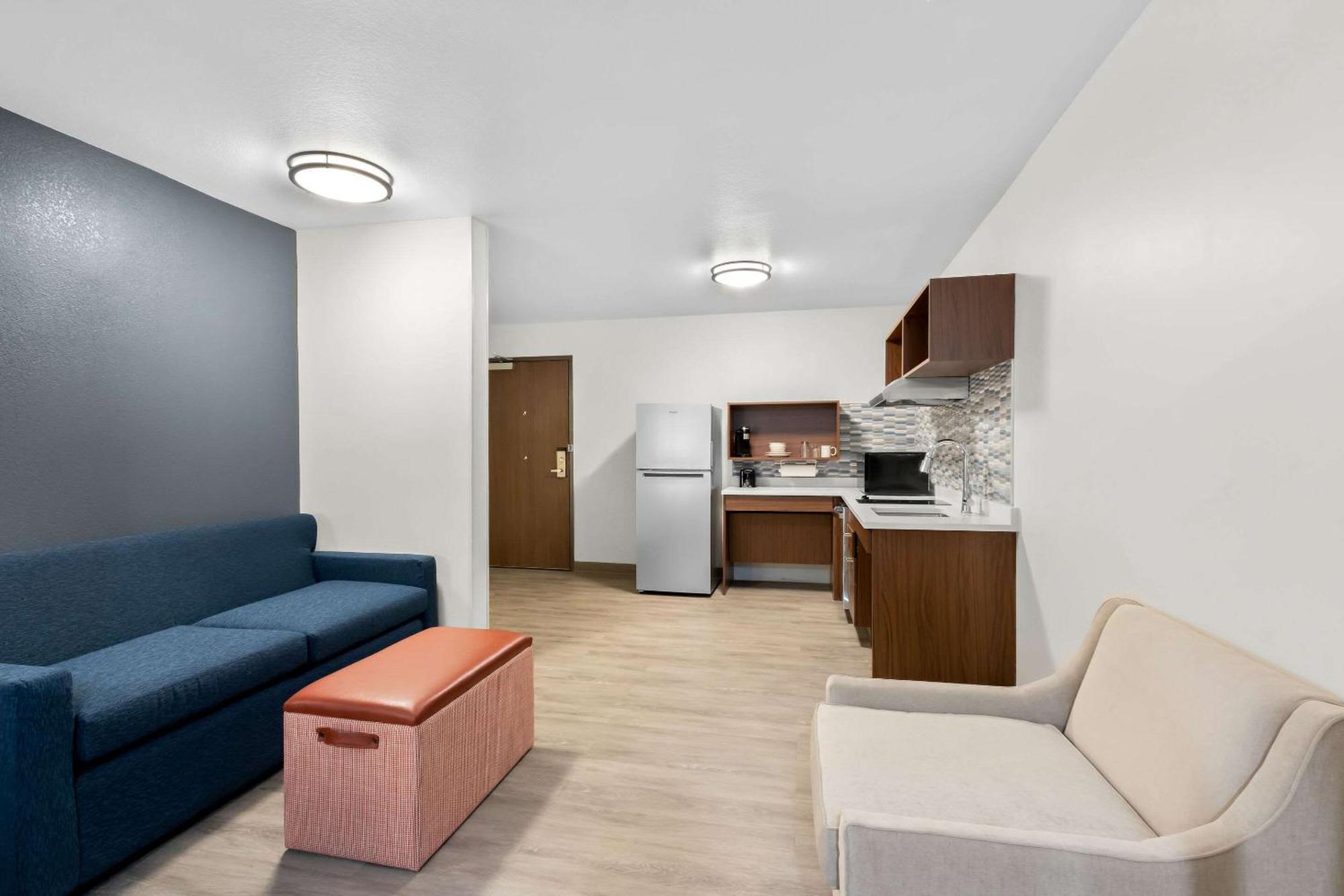 Everhome Suites Glendale Sports Entertainment District Exterior photo