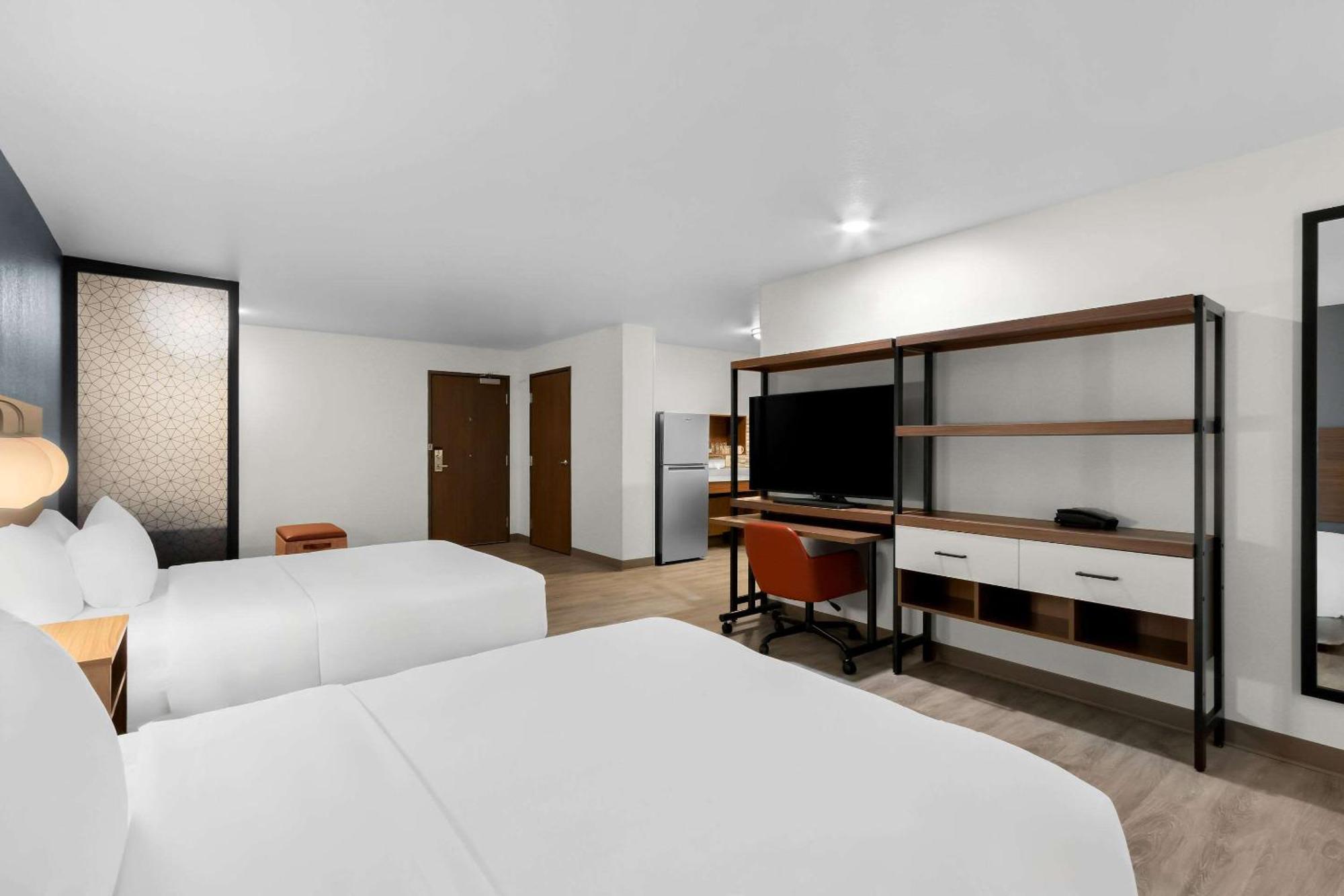 Everhome Suites Glendale Sports Entertainment District Exterior photo
