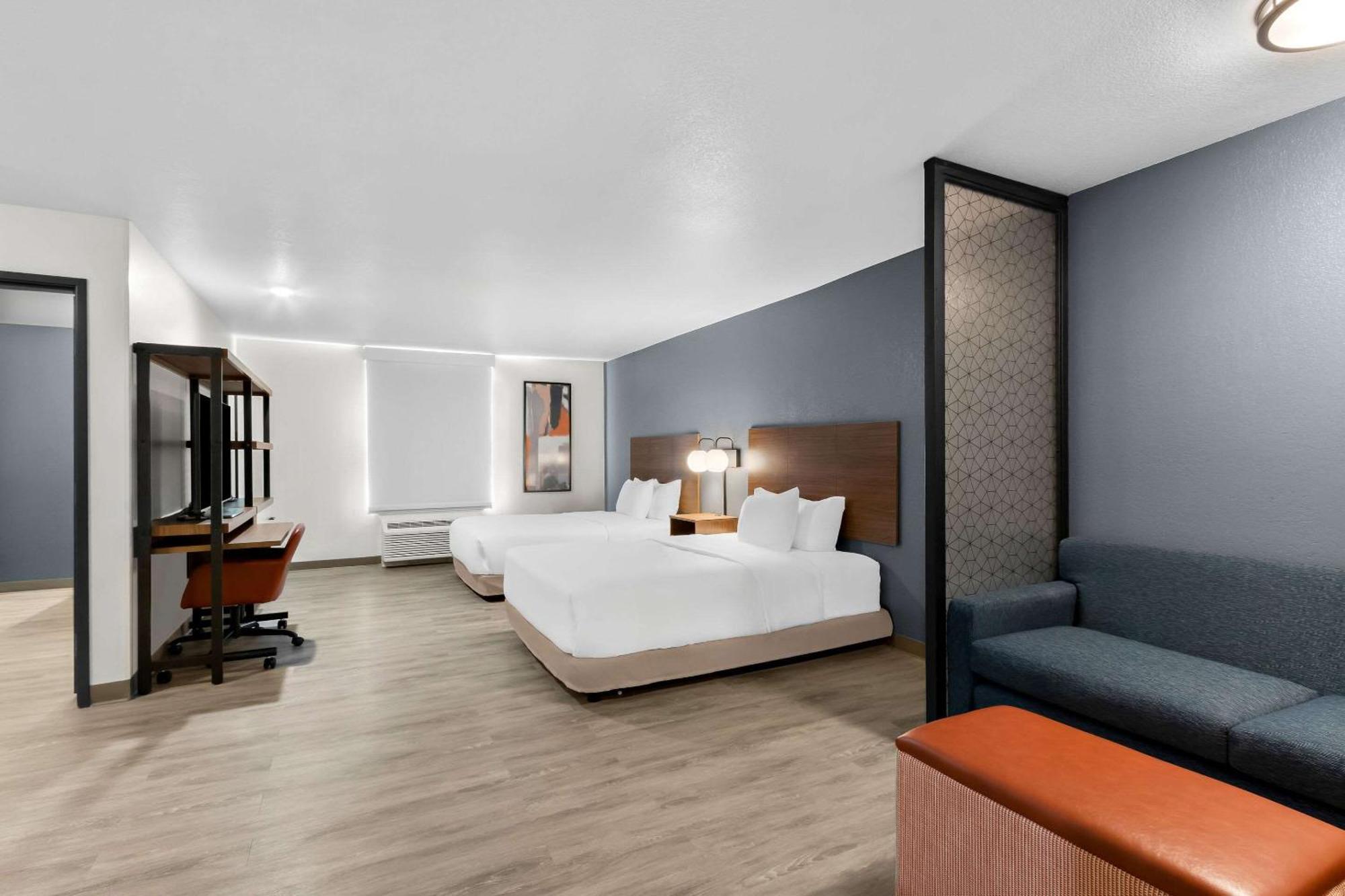 Everhome Suites Glendale Sports Entertainment District Exterior photo