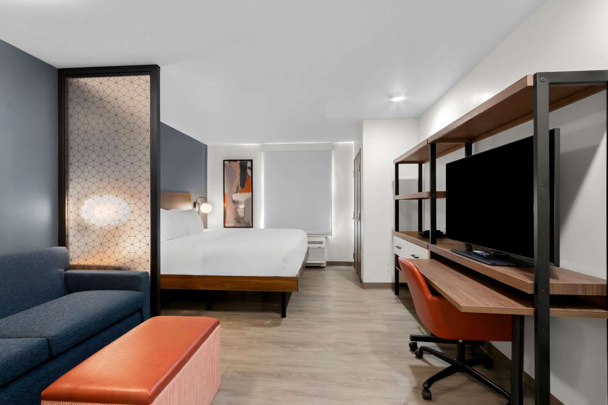 Everhome Suites Glendale Sports Entertainment District Exterior photo